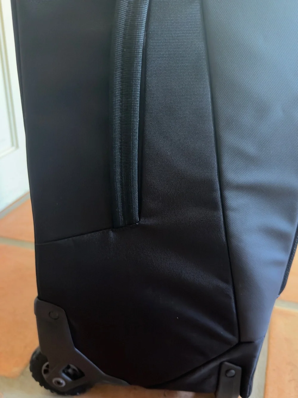 NEW Eagle Creek Tarmac XE 65L 2-Wheel Suitcase | Black